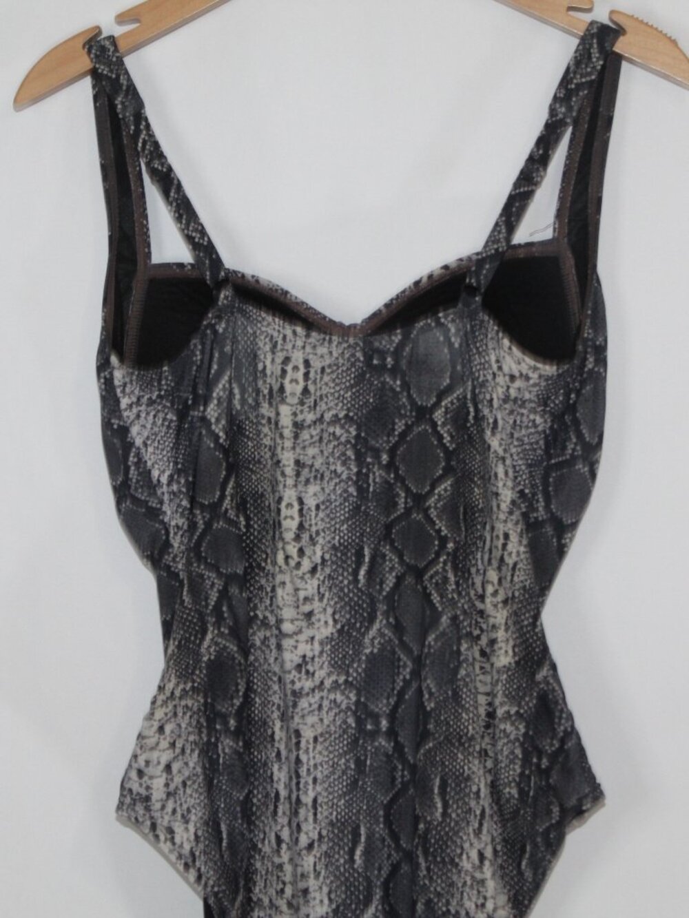 Bond-eye one piece ruched slimming snakeskin adjustable swimsuit size 8 - Picture 8 of 11